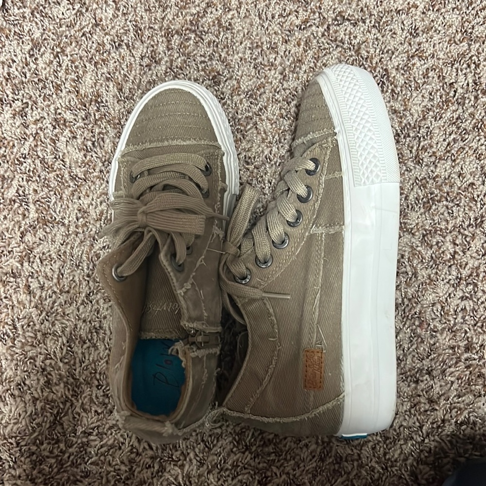 Women’s Shoes size 7